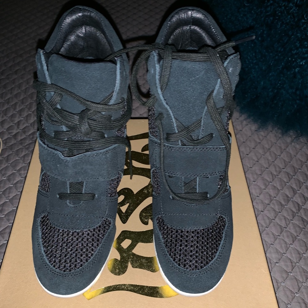 Women’s shoes